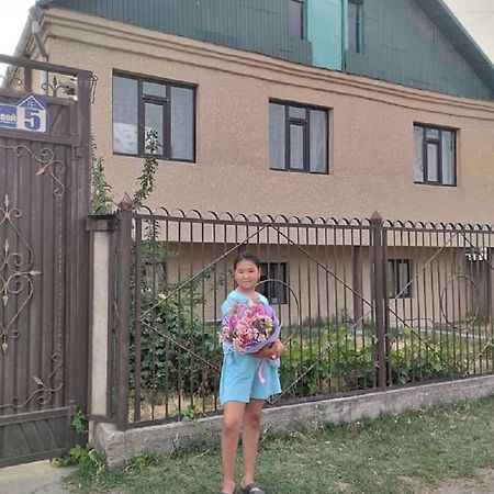 Welcome Guest House Tokmok Екстериор снимка